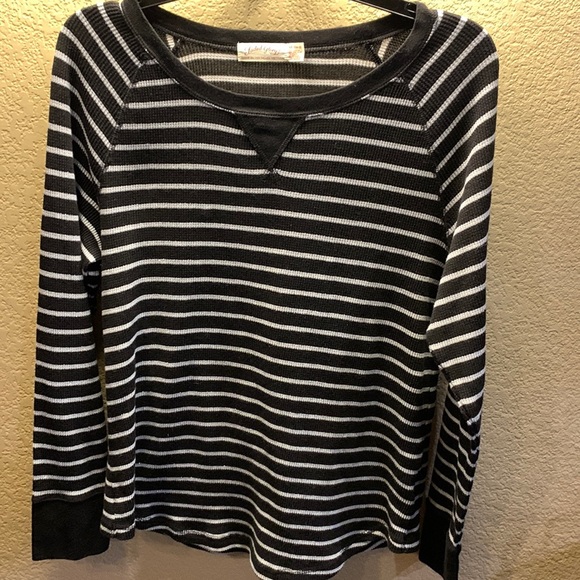 Faded Glory Tops - Faded glory extra large T-shirt with sparkly threads
